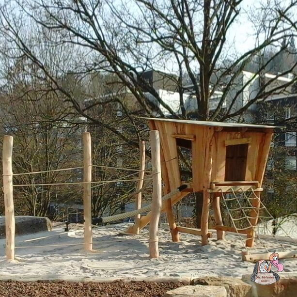 Einzigartiges Spielhaus aus Holz mit Kletterparcours fr Kinder - Spielplatz Joanne