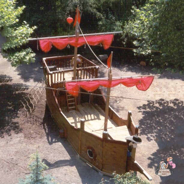 Großes Kinder Spielschiff aus Holz mit Steuerrad, Segeln und Kletternetz - Spielschiff Hoppetosse