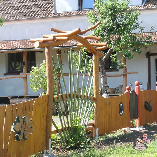 Lattenzaun aus Eiche und Mahagoni mit Schwingtren und Pergola - Zaun Lobo