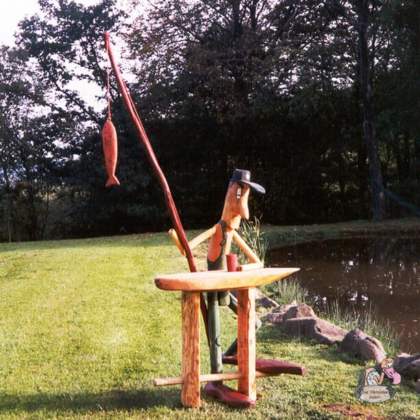 Holz Stehtisch mit geschnitzter Angler-Figur - Die Holzidee - Stehtisch Angler