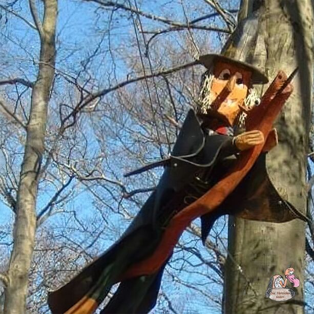 Lebensgroße Hexen Figur aus Holz zum Aufhängen - Fliegende Hexe