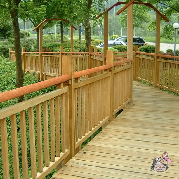 Individuelle Brücke mit Geländer aus Holz - Die Holzidee - Brücke Cafeteria