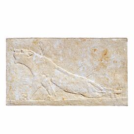 Steinguss Relief fr die Wand mit verletztem Panther - Mazi