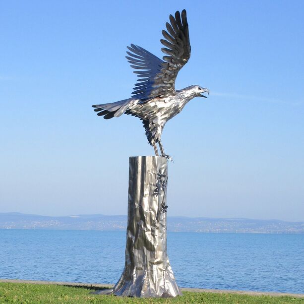 XXL Metall Vogelfigur Adler auf Baumstamm mit ausgebreiteten Flgeln - Adelaro