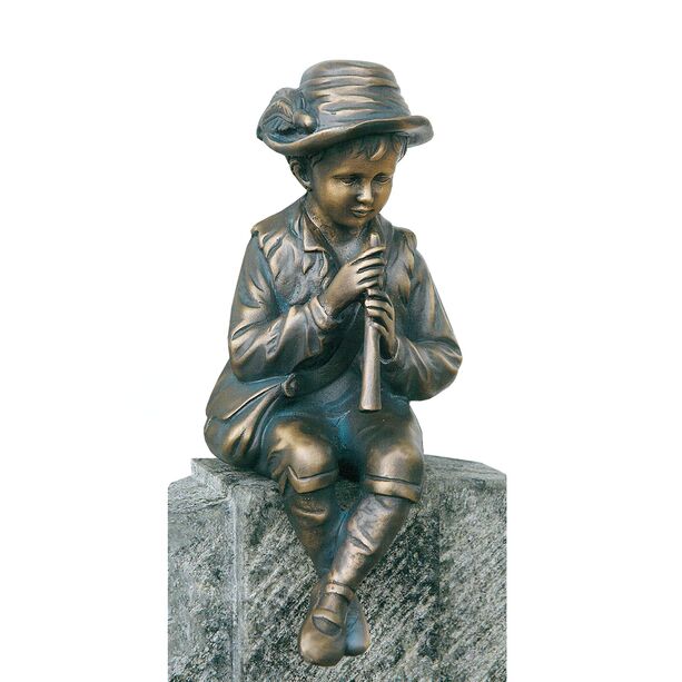 Junge mit Flte sitzt - Besondere Gartenfigur aus Bronze - Fltenspieler Erwin