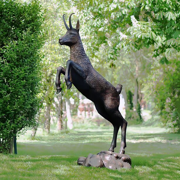 Steigende Bergziege als Bronzeskulptur in Lebensgre - Bergziege Heino