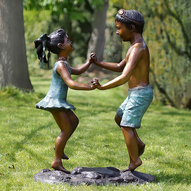 Junge & Mdchen tanzen - Lebensgroe Kinderfigur aus Bronze - Dancing Kids