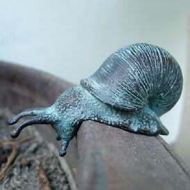 Kriechende Bronze Schnecke als Deko fr Pflanztpfe und...