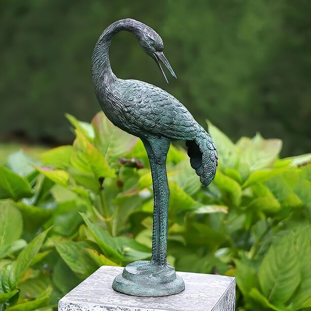 Stehende Bronze Deko Vogelskulptur Kranich blickt nach hinten - Kranich Sona
