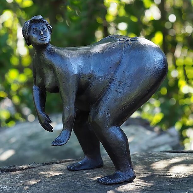 Stilvolle Frauenskulptur aus Bronze oppulent - Blick nach links - Opana links