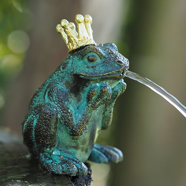 Grner Froschknig mit goldener Krone als Bronze Wasserspeier - Froschknig Pieru