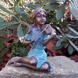 Bronze Mdchen im Kleid spielt im Sitzen Violine -...