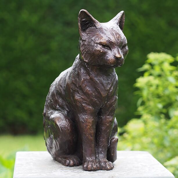 Lebensgroe Katzenstatue sitzend aus Bronze als Gartendeko - Katze Fela