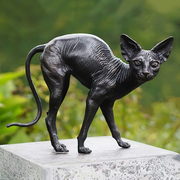 Stehende Katzenstatue aus Bronze - Lebensgroe Nacktkatze - Sphinxkatze Minka