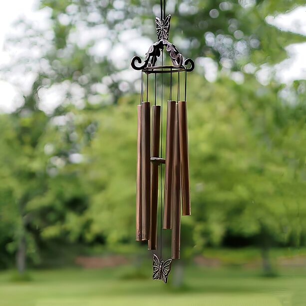 Klassisches Windspiel mit Schmetterlingen aus Metall in Rost - Phedora