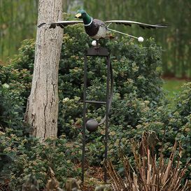 Fliegender Entenerpel als Garten Schwingfigur rostend -...