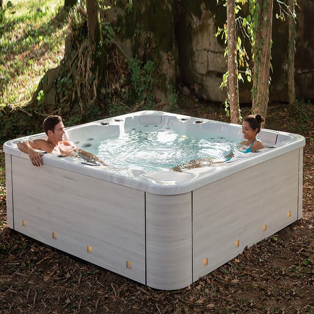 XXL Outdoor Spa Pool für hohen Wellness Komfort - Gyasi