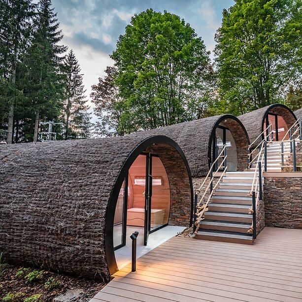 Große runde Outdoor Bio Sauna mit 12 bis 18 Plätzen - individuelle Gestaltung - Shell