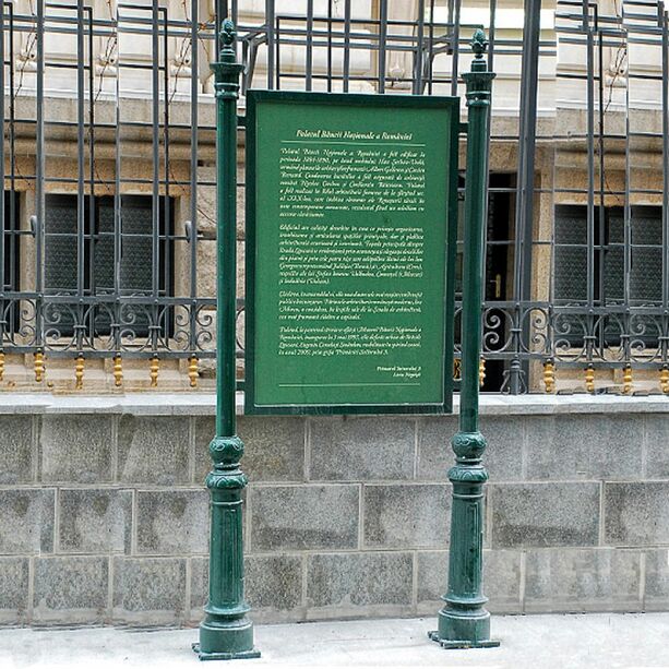Historisches Hinweisschild aus Gusseisen zur Stadtgestaltung - Qaitlin