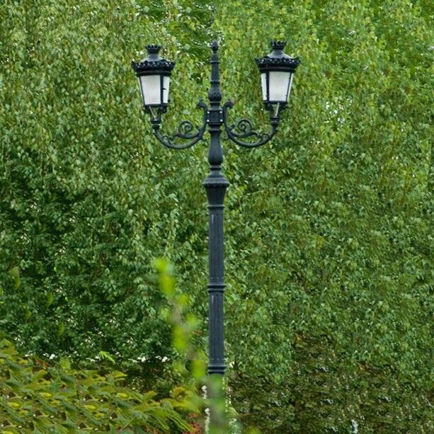 Klassische Straenbeleuchtung aus Gusseisen mit zwei Leuchten - Steinbjorn
