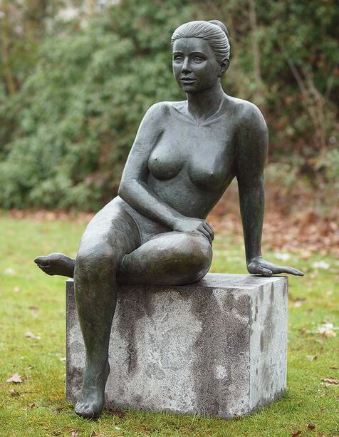 Edle Garten Frauenplastik aus Bronze - Ina
