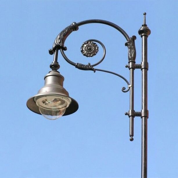Dekorative Straßenlampe aus Gusseisen mit Schirmleuchte - Britta