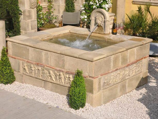 Groer Gartenbrunnen eckig mit Lwen Wasserspeier & Putten - Boddle Fountain
