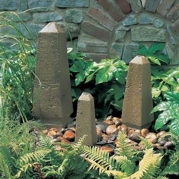 Klassischer Stein Obelisk als Wasserspeier - Obelida / 33cm (H); 4kg