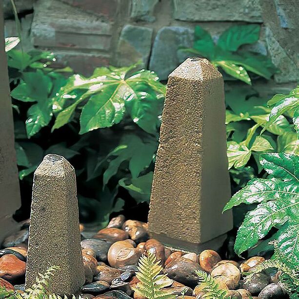 Klassischer Stein Obelisk als Wasserspeier - Obelida / 48cm (H); 12kg