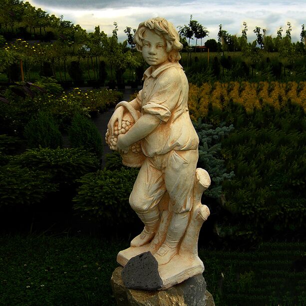 Wetterfeste Gartenfigur aus Steinguss - Junge mit Korb - Antonio