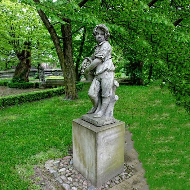 Wetterfeste Gartenfigur aus Steinguss - Junge mit Korb - Antonio