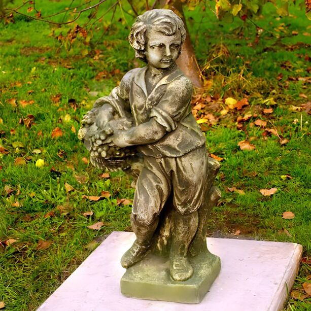Junge mit Korb als dekorative Steinguss Skulptur fr den Garten - Frederico