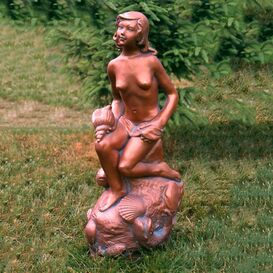 Junge Frau mit Muscheln - Steinguss Skulptur fr den...