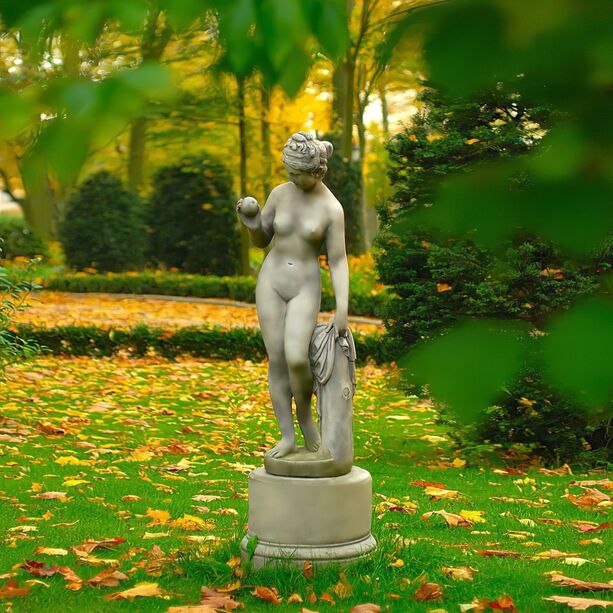 Stilvolle Venus Aktfigur mit Apfel in der Hand fr den Garten - Marta