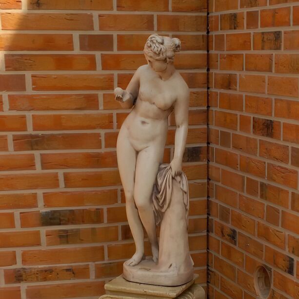 Elegante Steinguss Gartenfigur - Venus mit Apfel - Phillipa