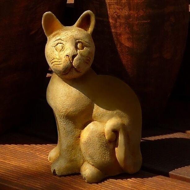 Sitzende Tierfigur fr drauen - dekorative Katze aus Steinguss - Cinzia