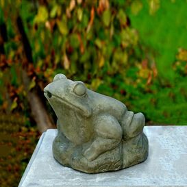 Wasserspeiende Froschfigur aus Steinguss fr den Garten -...