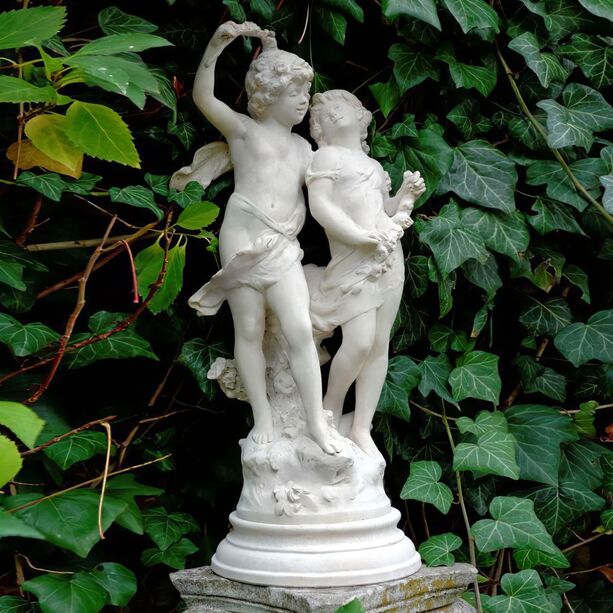 Verliebte Kinder - Steinguss Deko Skulptur fr den Garten - Rosa & Alfio