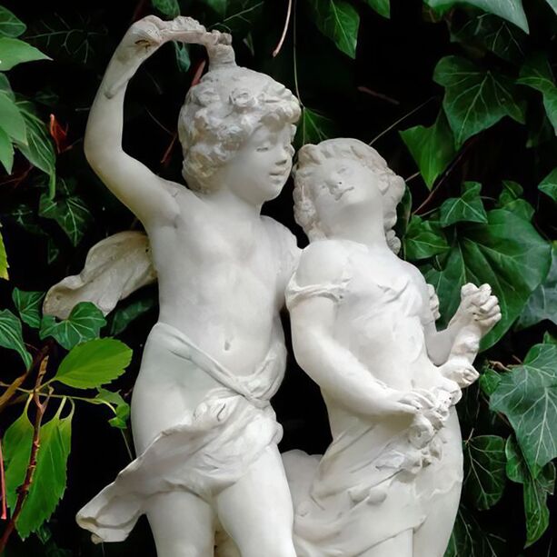 Verliebte Kinder - Steinguss Deko Skulptur fr den Garten - Rosa & Alfio