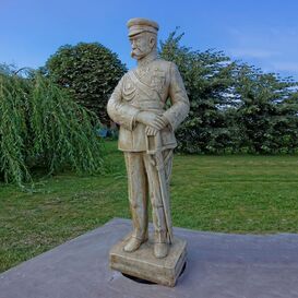 Offizier auf Sockel - Steinguss Soldaten Skulptur  -...