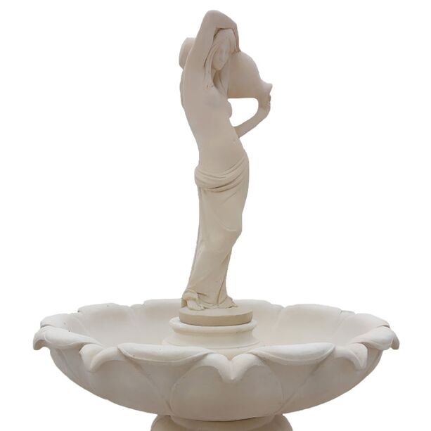 Eindrucksvoller Steinguss Brunnen mit Wasserspeier Figur - Frau mit Krug - Carmelia