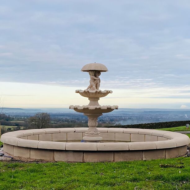 Einzigartiger Garten Springbrunnen aus Steinguss - Komplett Set inklusive Pumpe - Gina