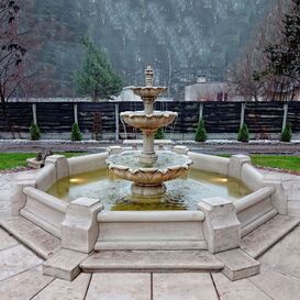 Kaskadenbrunnen mit bltenfrmigen Schalen - Brunnen...