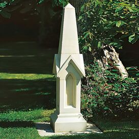 Gothischer Stein Obelisk für den Garten - Gothiara