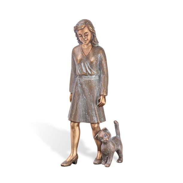 Bronze Frau im Kleid mit Katze geht spazieren - Dekoskulptur - Miola & Miro
