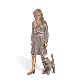 Bronze Frau im Kleid mit Katze geht spazieren -...