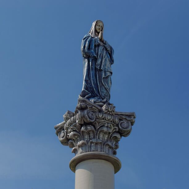 Eindrucksvolles Denkmal - Steinguss Sockel mit Sule und Marienfigur - Laria