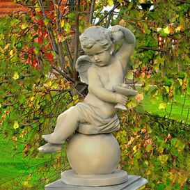 Dekorative Engel Figur mit Birne aus Steinguss - Fondas