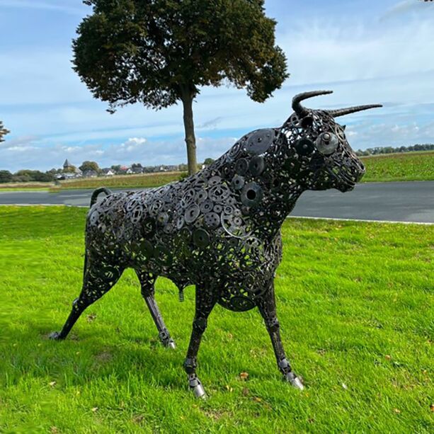 Eindrucksvoller Stier aus Metall - lebensgroe Outdoor Skulptur - Jacopo