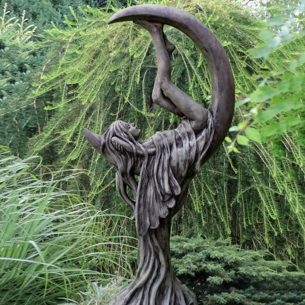 Mystische Mondfee - Eindrucksvolle Gartenskulptur aus Steinguss - Maddalena